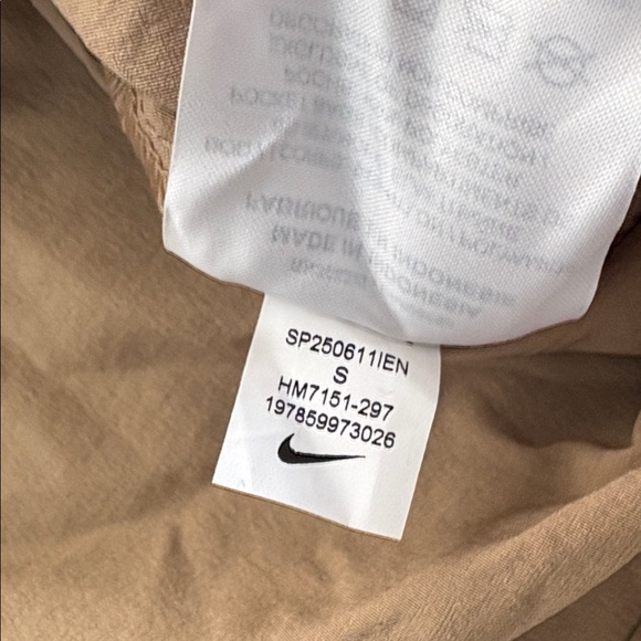 $39 Nike Beige Hooded nylon Jacket (size small )oversized  fits big NWT - Picture 16 of 16